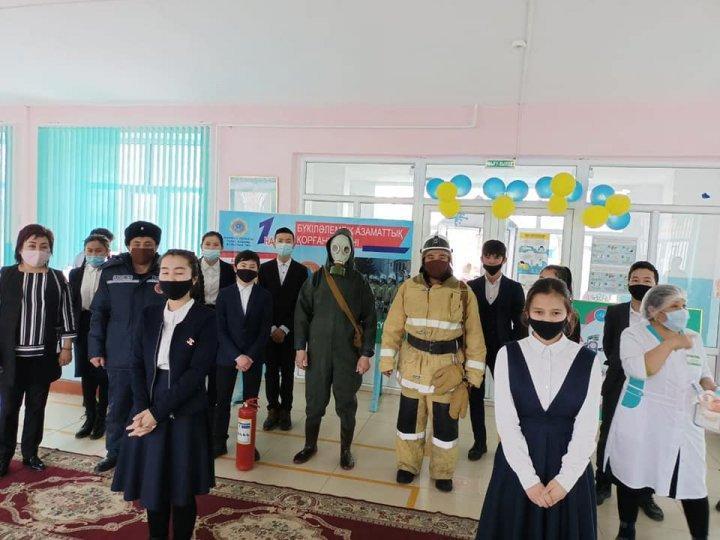 Ыбырай Алтынсарин атындағы орта мектебінде директордың тәрбие ісі жөніндегі орынбасары Г. Ратова мен Аәд пәнінің мұғалімі Е. Битореевтың ұйымдастыруымен "1 наурыз бүкіләлемдік азаматтық қорғаныс күніне" орай Талас ауданы Ақкөл ауылдық №13 өрт