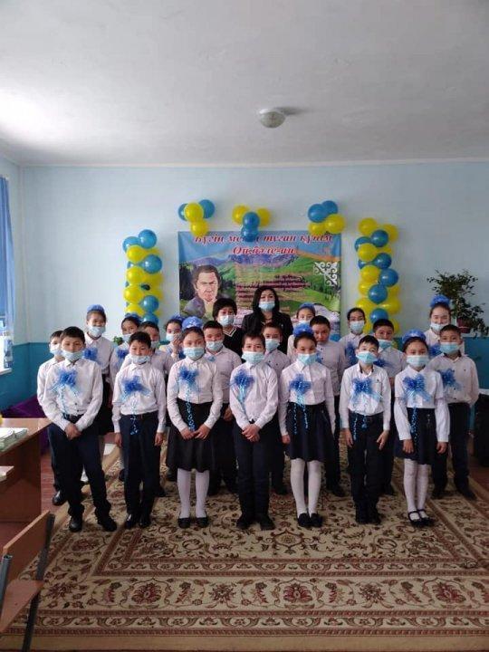 Ыбырай Алтынсарин атындағы орта мектебінде "Қазақстан Тәуелсіздігіне 30 жыл" іс-шаралар жоспары аясында ақиық ақын Мұқағали Мақатаевқа 90 жыл толуына орай "Бүгін менің туған күнім, й пәлі-ай" тақырыбында мектеп тәлімгері